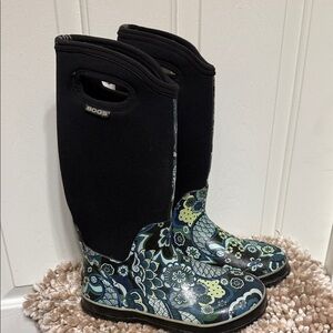 Bogs Women's Black and Blue Patterned Boots